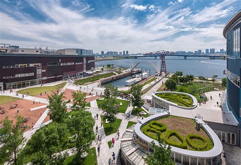 ららぽーと東京ベイ 駐車場 - 駐車場から見える未来の都市計画